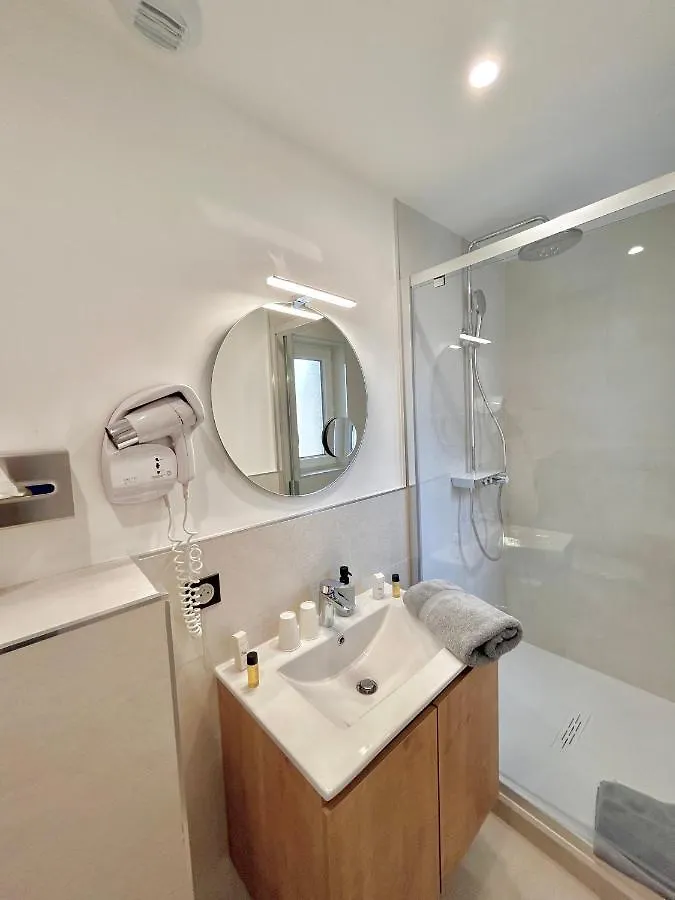 Hotel Les Deux Coteaux Tain-l'Hermitage 3*,
